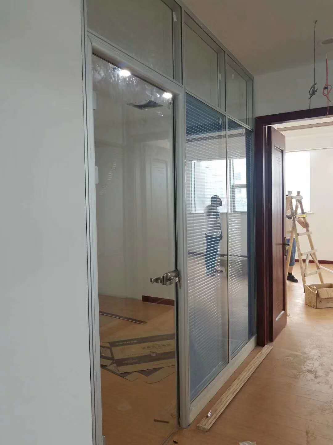 奉贤办公室装修玻璃隔断效果图 奉贤办公室装修玻璃隔断效果图